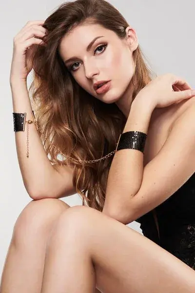 Désir Black Metallic Handcuffs