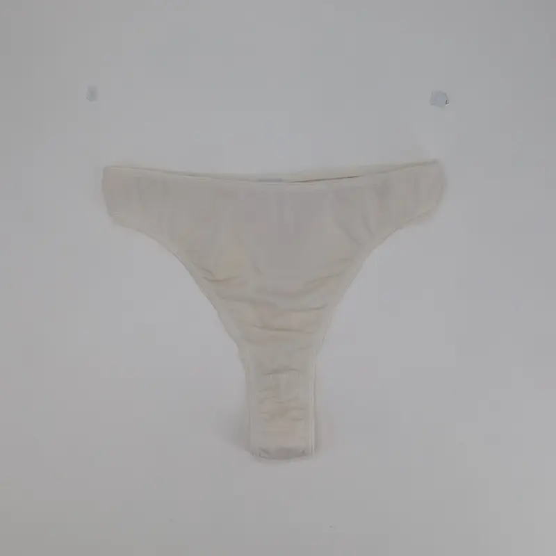 String Blanc