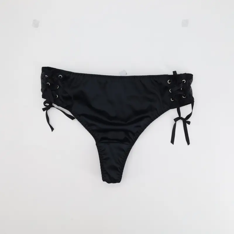 String Cannelle Noir