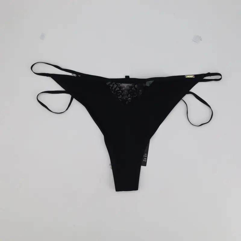 String Rose Noir