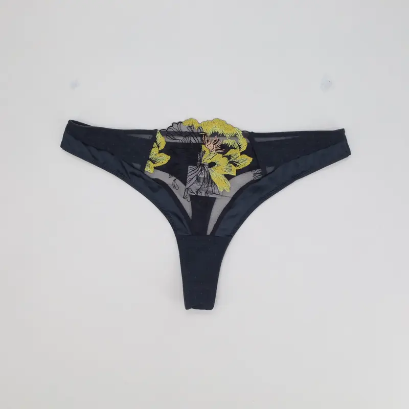 String RougeGorge Gris