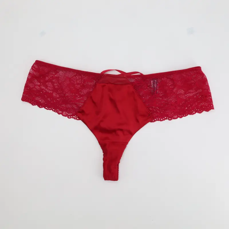 String RougeGorge Rouge